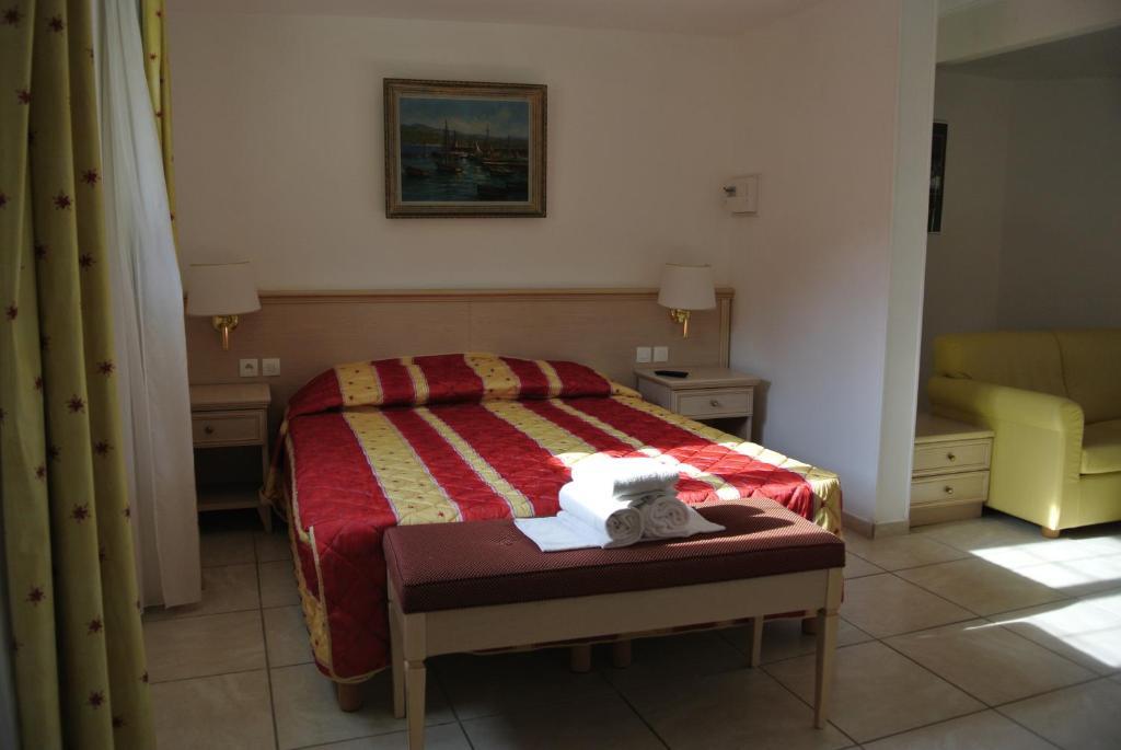 Hotel Residence San Pieru Tarcu Rum bild
